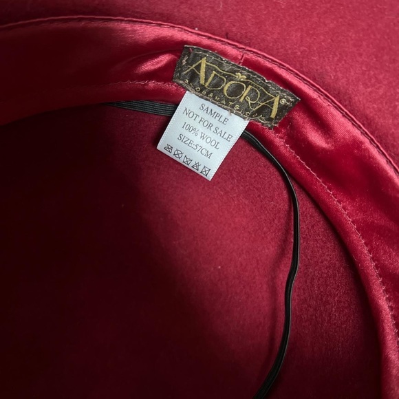 Adora hat, brand new!

100% wool - Picture 4 of 4